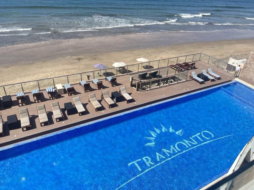 Alberca con vista al mar